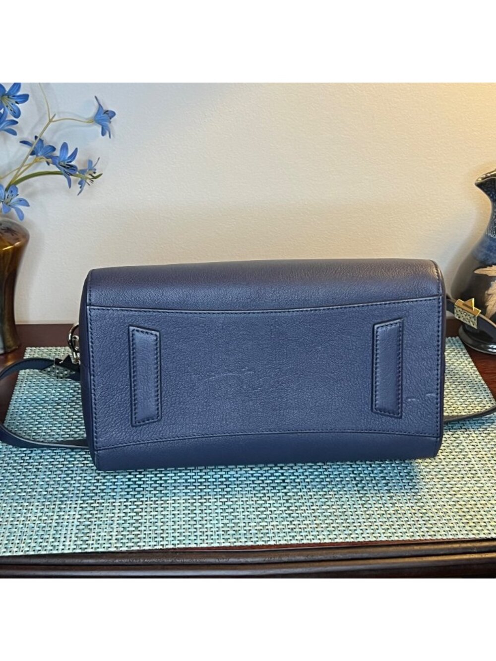 Givenchy Small Antigona Shoulder Bag Navy Goatskin Leather - Picture 7 of 14